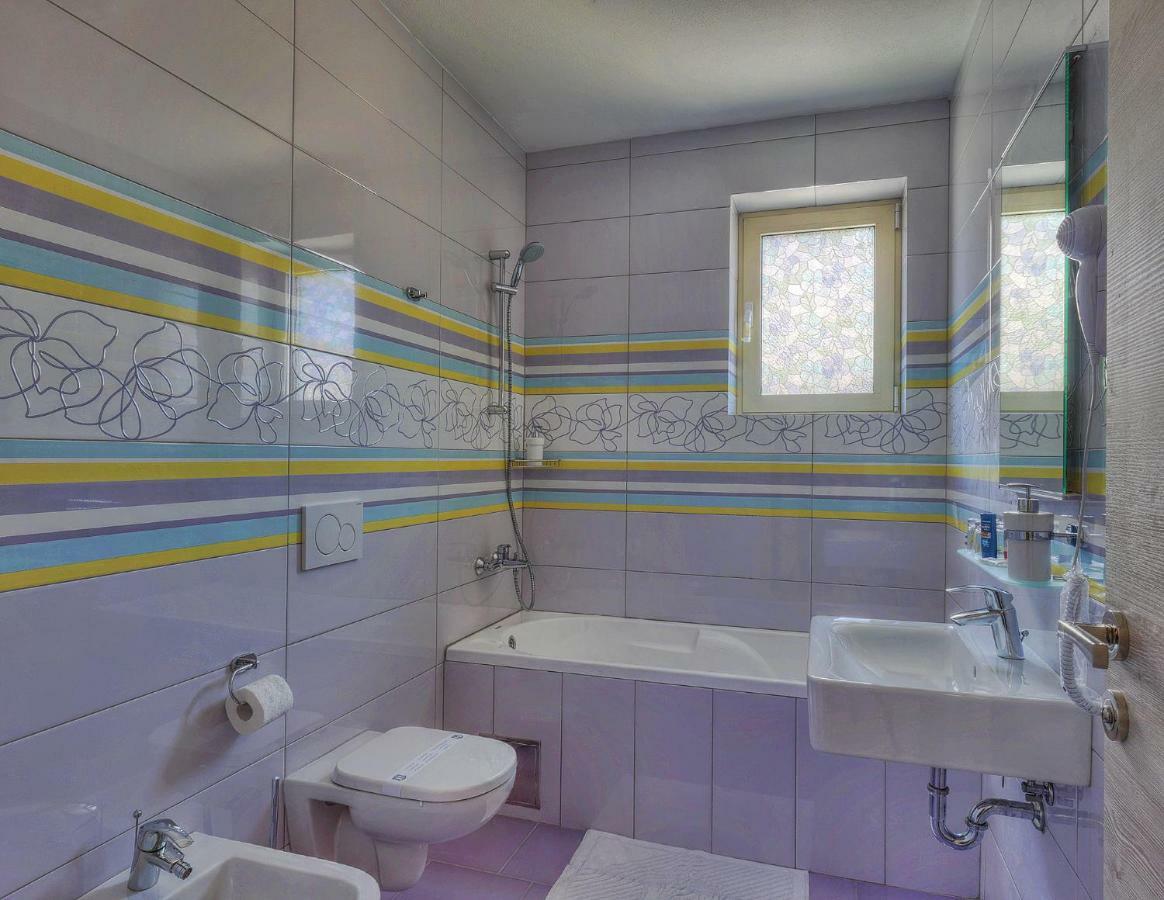 Hotel Modo Pula Bagian luar foto